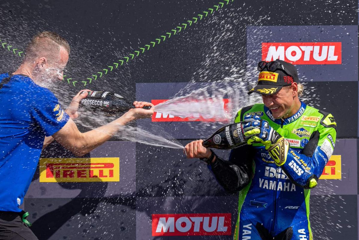 Lysiane46's tweet photo. #MondayMotivation
#ThrowbackLastYear
#VictoryNumber12
#FocusOnPortimao
Coucou Loulou, je te souhaite un bon début de semaine. 😽😽💞💞 https://t.co/yL5QONiei9