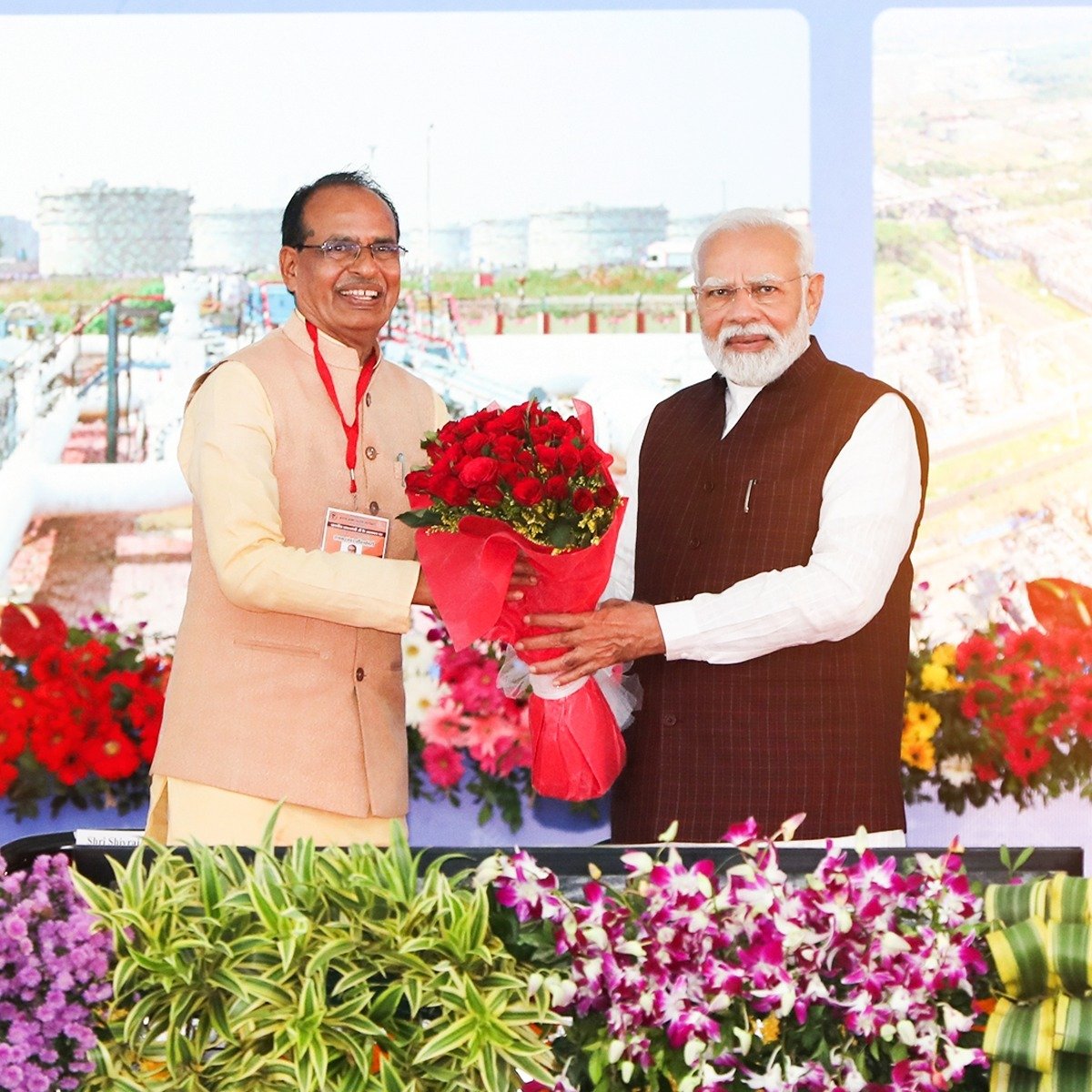 राष्ट्र विरोधी ताकतों का एक ही है मुंह तोड़ जवाब,भारत की शान पीएम मोदी के सुरक्षित हाथों में देश की कमान. सनातन शेर प्रधानमंत्री नरेंद्र मोदी के आगमन पर उनकें स्वागात में लाखों  की उमड़ रही भीड़.

#भाजपा_कार्यकर्ता_महाकुम्भ