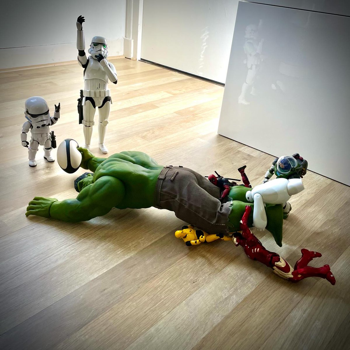 anthoatana's tweet photo. Try a little tenderness #irland #worldcuprugby #otisredding #stormy #stormtrooper #disney #hottoys #hulk #marvel #ironman #buzzlightyear #shfiguarts #testman #deadpool #baymax #toyphotography #toy #toystagram #toystory #actionfigures https://t.co/eONOPWxfqv