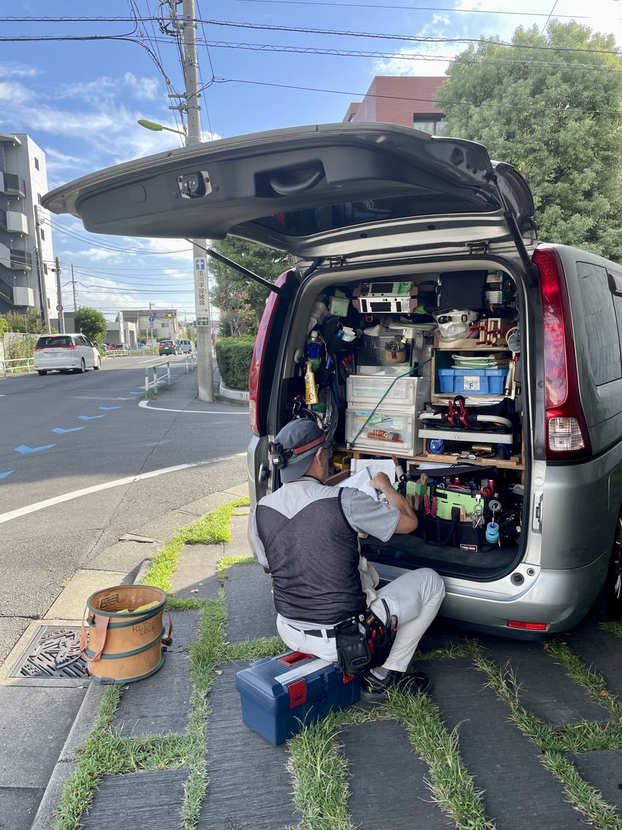 Japanese locksmith office and workshop. The guy turned out to be an encyclopedia, like most of good craftsman here #Japan #architecture