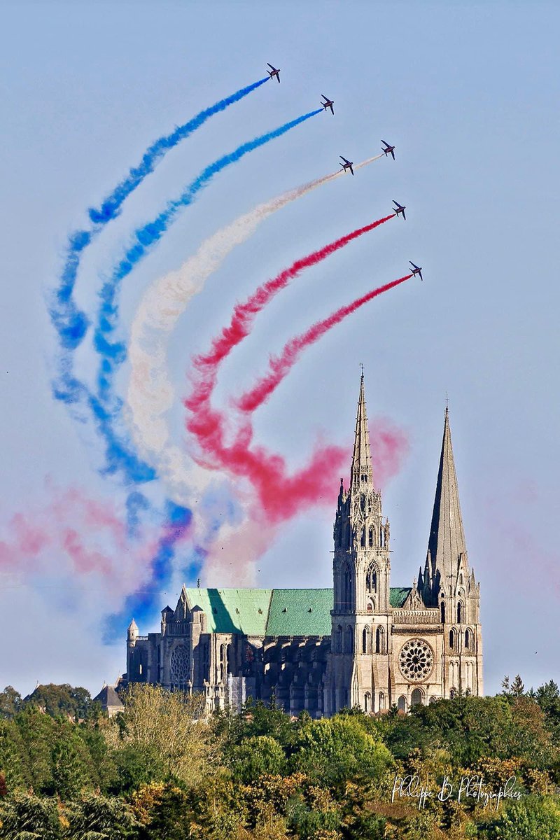 maunouryc's tweet photo. [Bonheur de voler] Émue par l'immense succès du meeting de l'@AeroclubFrance et @acelchartres . Merci à nos mécènes, nos bénévoles, nos équipes, le public! Mission accomplie...#aviationlovers https://t.co/4IujuAszmW
