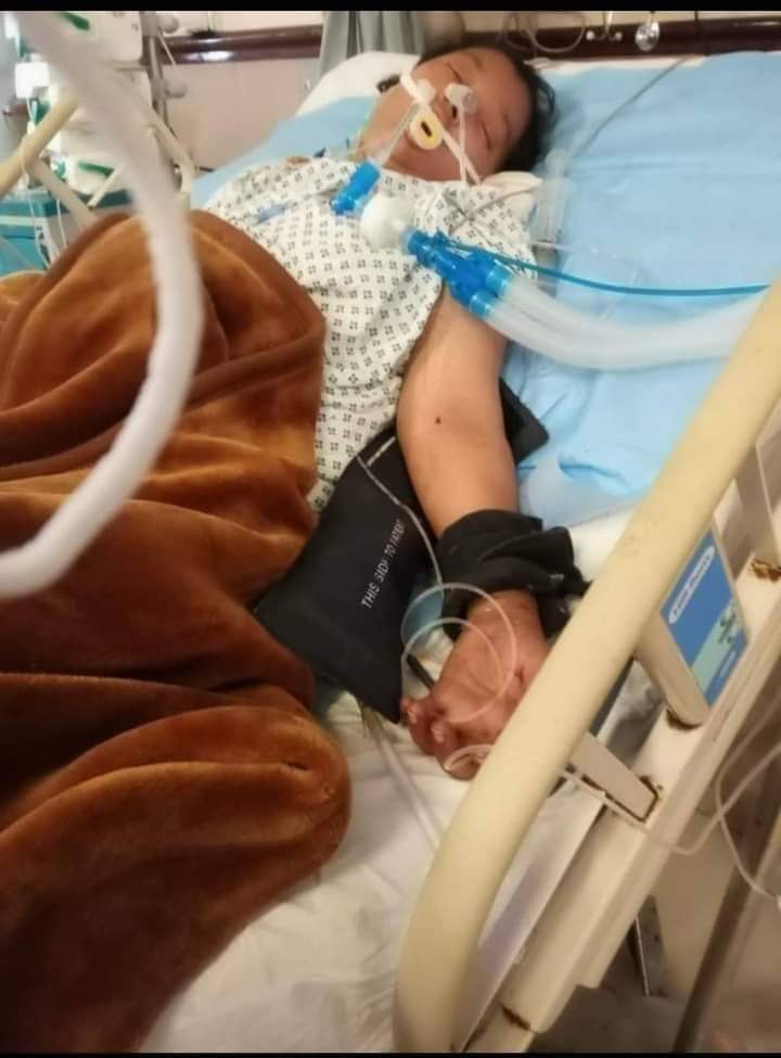 AfrozeKatpar's tweet photo. اِنّا لِلّٰهِ وَاِنّا اِلَيْهِ رَاجِعُوْن
وارھ ۾ اجتمائي ڏاڍائي جو نشانو بڻايل ناري نازيه چنا ڪراچي جي اسپتال ۾ فوت ٿي وئي. https://t.co/Fhpor8hyXZ