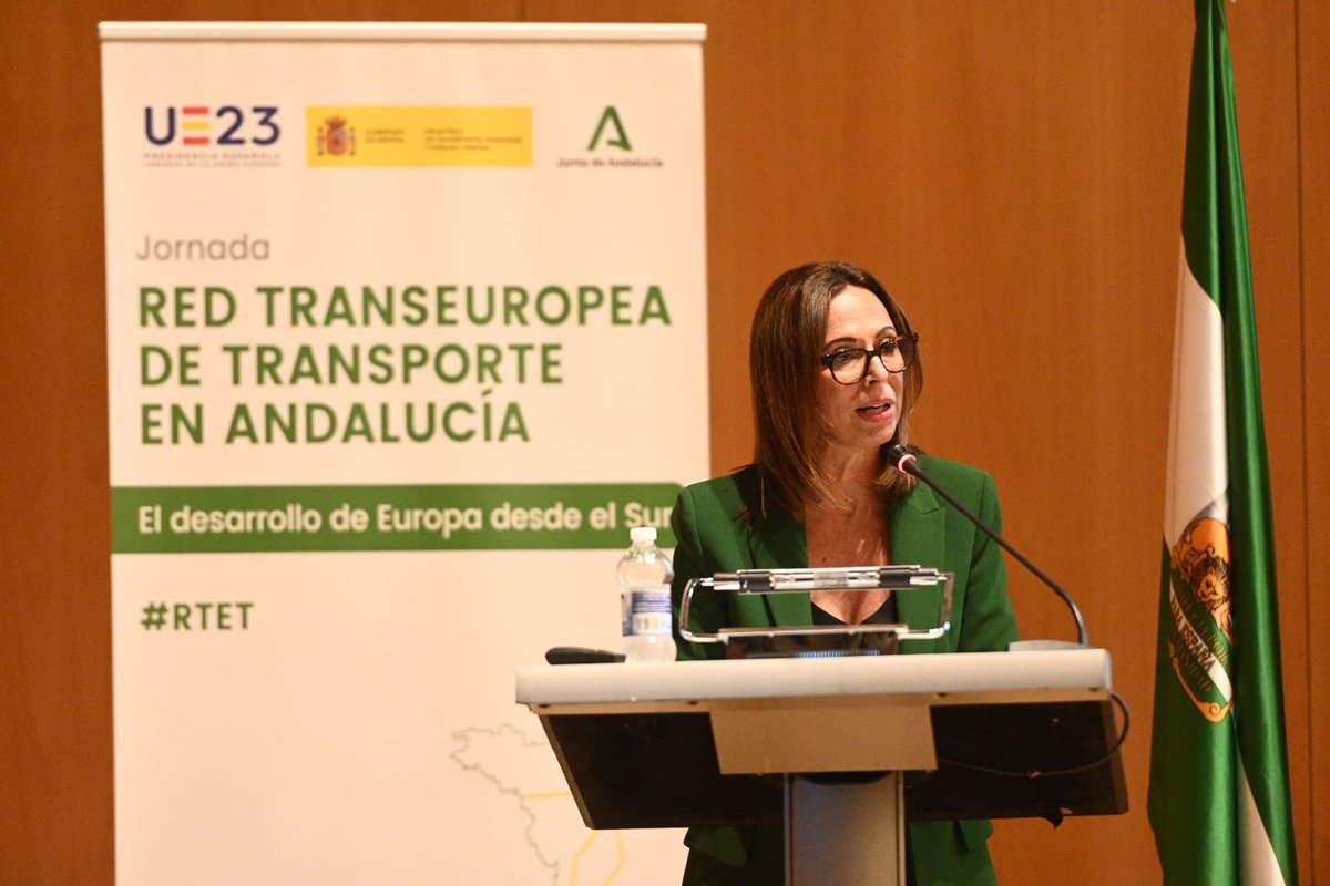 Rocio_DiazJ's tweet photo. Esta mañana he inaugurado en la @CCGranada la jornada sobre la Red Transeuropea de Transporte en #Andalucía.

Urge imprimir una mayor celeridad a la ejecución de los corredores ferroviarios a su paso por nuestra comunidad autónoma. 

#RTET #Granada https://t.co/lxzBpVNtTt
