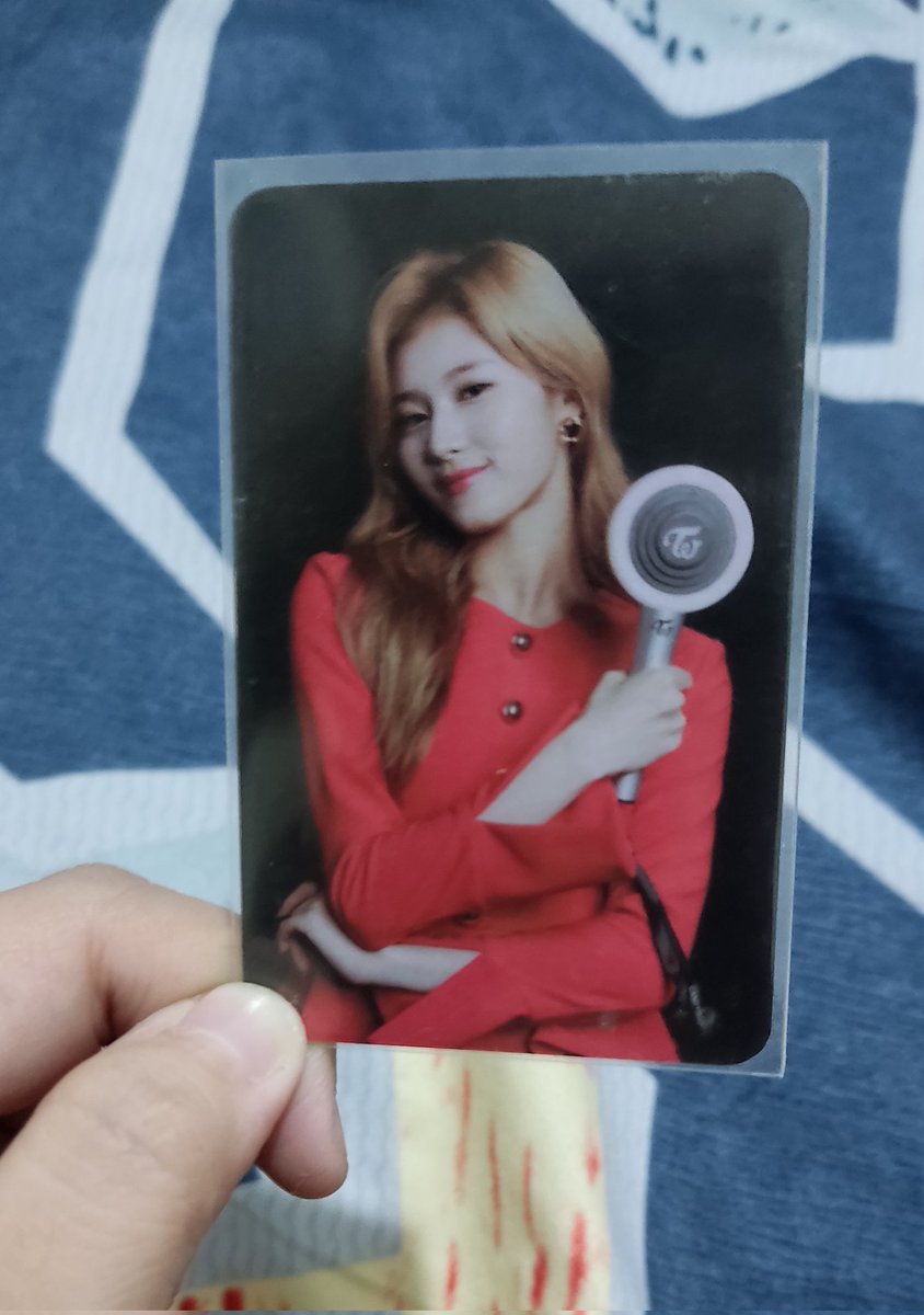 sunchaecart's tweet photo. wts lfb 

cbz 

• onhand
• mint
• can send more proofs
• gcash or meetup
• can do meetup around mm only 
• jnt/gogo/sdd/shopee
• with sana cbz pc + 350 (8/10 condi) can use for flexing xd
• 1.8k (bought for 2.5k as preorder nung 2019)

t. twice cbz candy bong z rtb con https://t.co/Kn9lmYk3qX