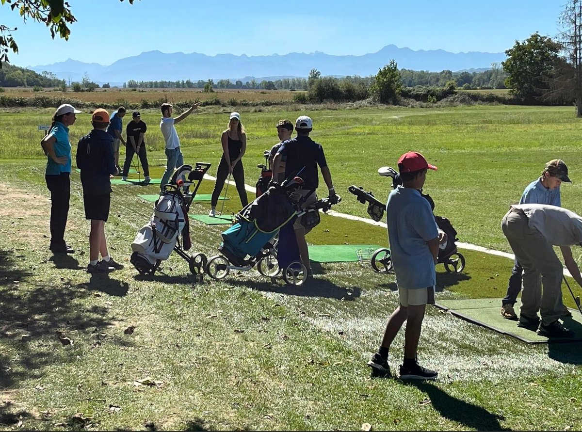 BastienPorta's tweet photo. 🏌️♂️Journée découverte du Golf de Gascogne #Masseube.⛳️
@OT_ValdeGers / CC #ValDeGers https://t.co/r7B92n4Opk
