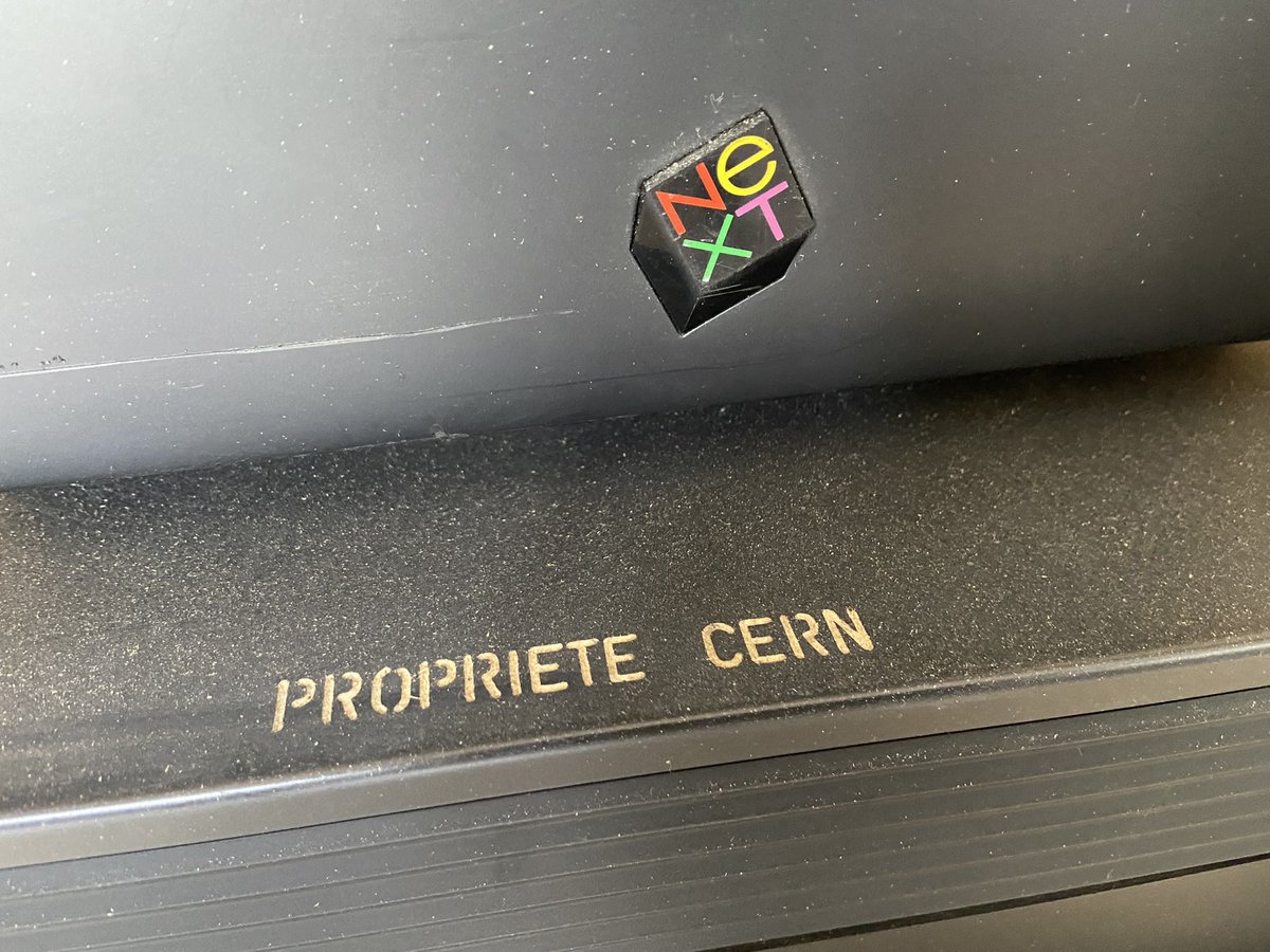 thomasbergauer's tweet image. Found this in my @cern office. Remembers me of my first use of a #Nextcube und early betas of MacOsX twenty years ago. And of the history of the #www of course….