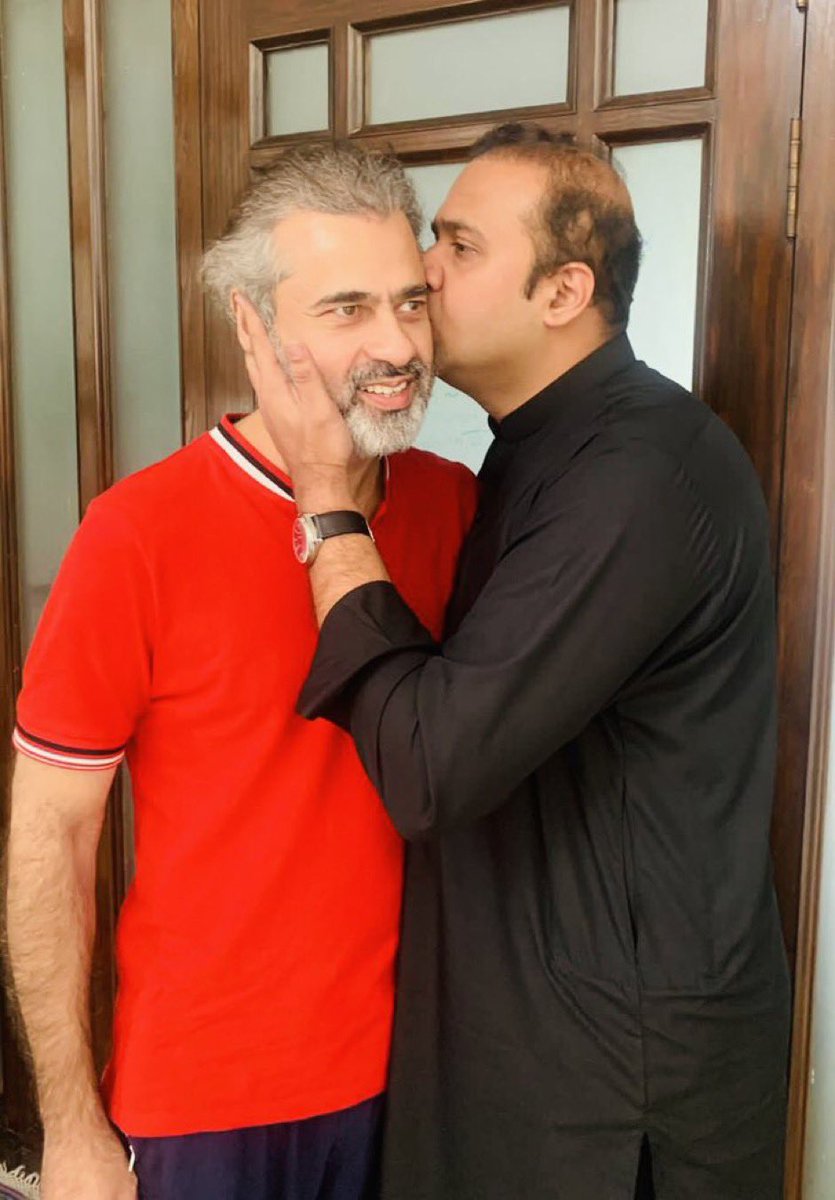 KMK2O's tweet photo. ہمارا ایک شہزادہ اگیا ۔
انشااللہ بہت جلد بادشاہ سلامت بھی آجاٸے گا https://t.co/AdbOofSaUv