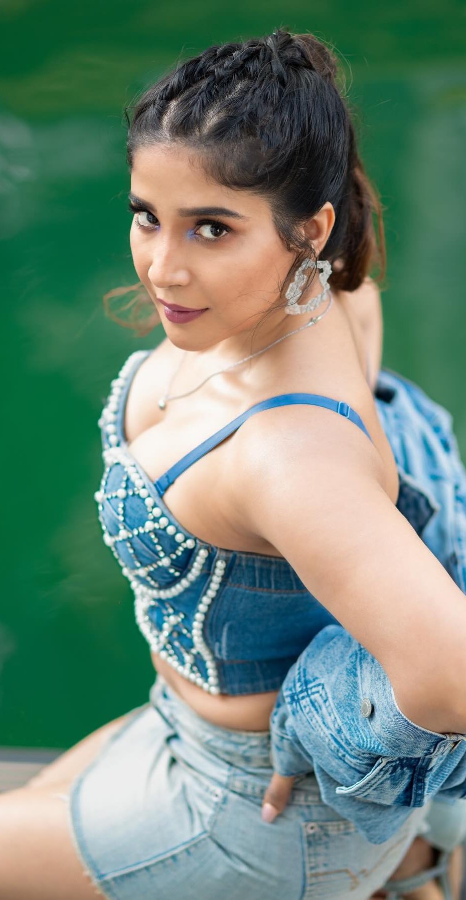 F62am2-XgAAayeH?format=jpg&name=large