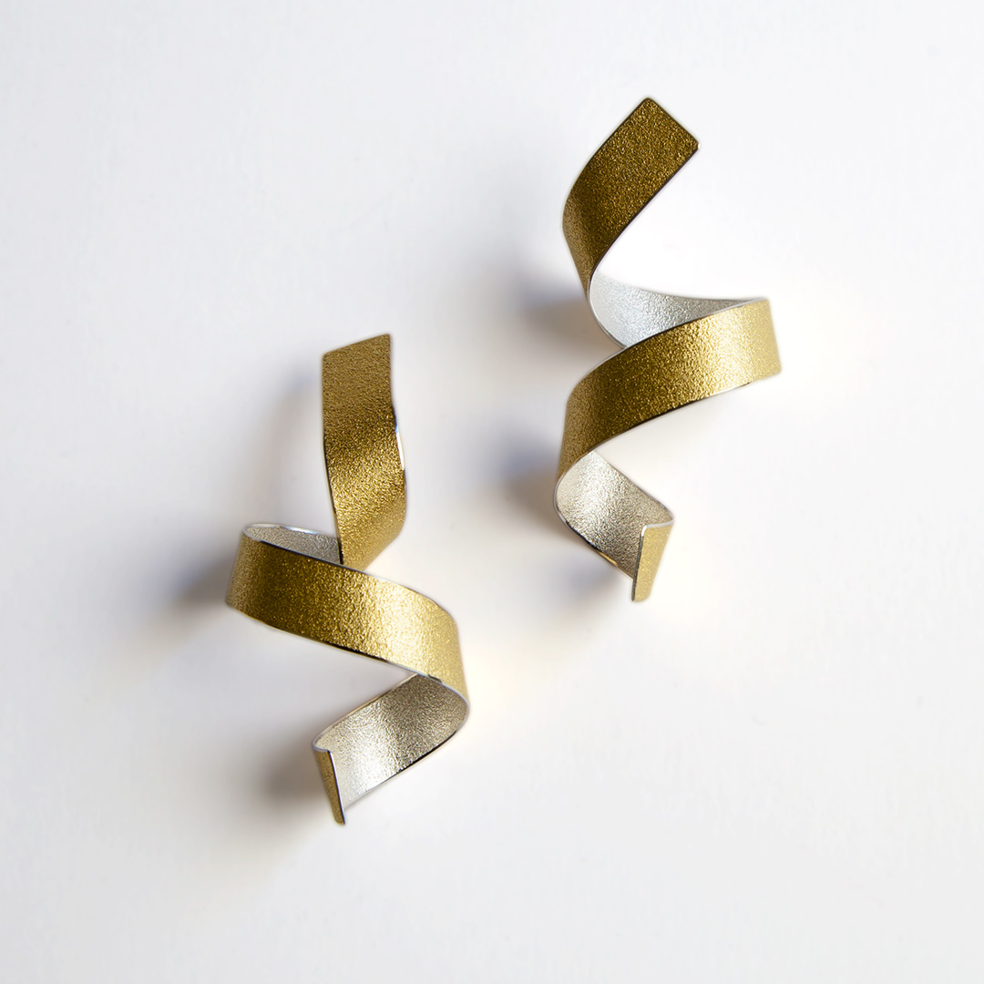 I am thrilled to be returning to Goldsmiths’ Fair, this week, 26 Sep – 1 Oct, London

This wonderful annual event has been a champion of contemporary jewellery for over four decades and every year it never ceases to surprise and enthral as it brings together an eclectic mix of es