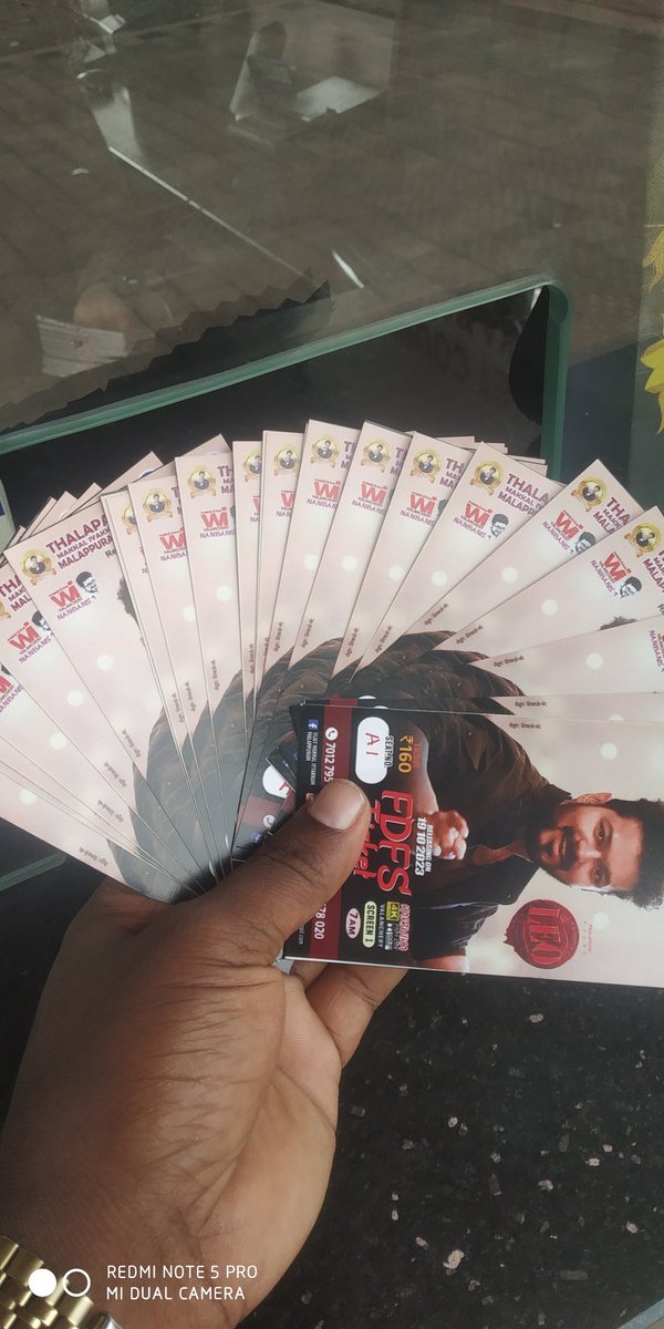 mini_sk_'s tweet photo. My theatre ticket
Screen 2 ticket start Kerala 
#Leo I guess this is a RECORD 
Ticket
Audio launch 30..
Trailer.oct 2 
Realise.19 oct
1000cr..
#ThalapathyVijay
#LeoPosterFeast 
#LeoUpdate  #Thalapathy @actorvijay @Dir_Lokesh @7screenstudio 
 @SonyMusicSouth https://t.co/oGafdPVqUK