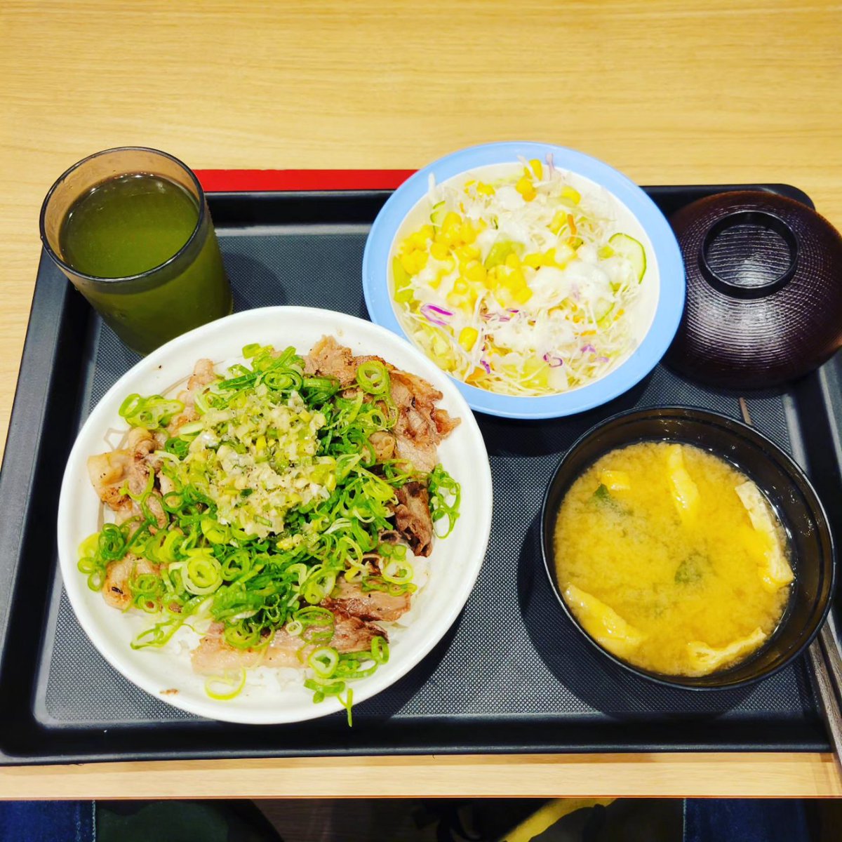kusoyaro0812's tweet photo. 今日のクツ野郎
〜近所にお買い物のつもりが、つい秋の海鮮フライ定食のノボリにやられて 旅情編〜
#とはいえ結局松屋に行ったw #アメリカンラグシー #UNIQLO #lafayette #LFYT #MIZUNO #waveprophecystrap #NORTHFACE #古着 #古着好きな人と繋がりたい #スニーカー好きな人と繋がりたい https://t.co/i69PzWLIT2
