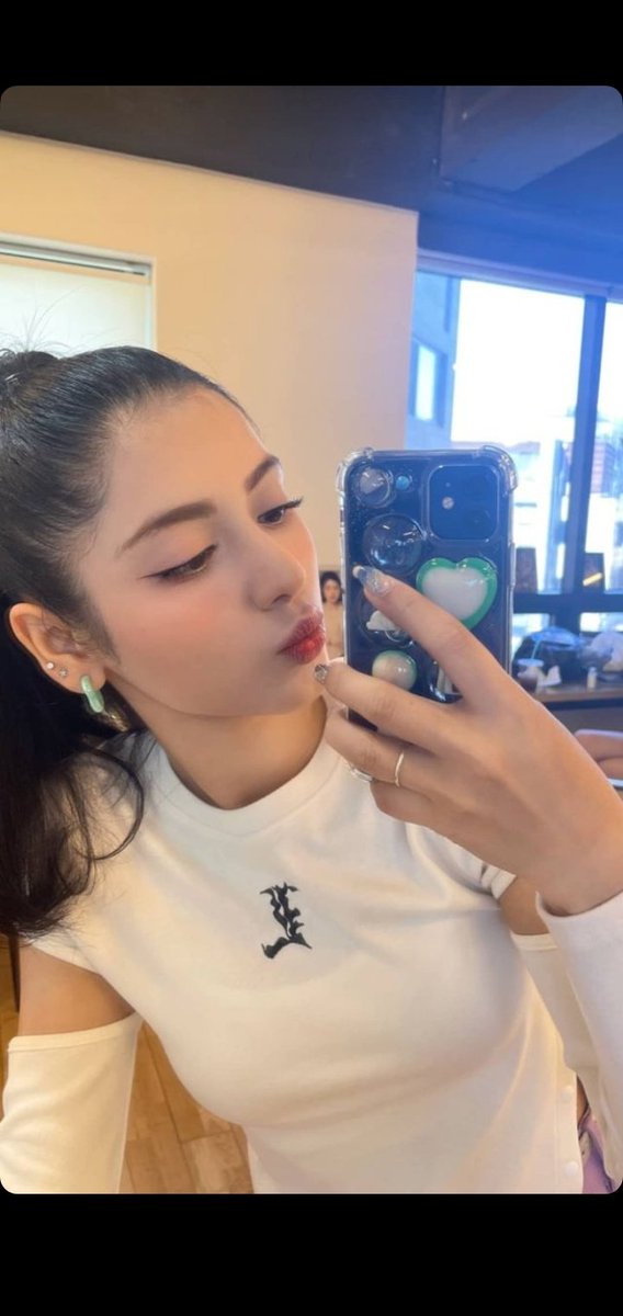 tinnaxin's tweet photo. I nominate #ARIA from #XIN for the perfect idol featured in a Boba Tea Ad! #KookyVoting #BobaTeaAdModel #KookyGallery https://t.co/baZLSf6KT4