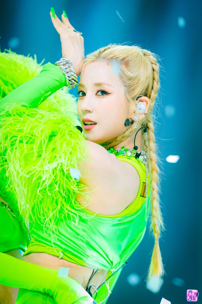 SBS 인기가요 (SBS Inkigayo) tweet media