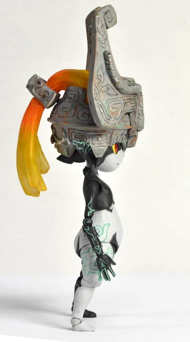 一番最初にミドナのアクションフィギュア作った際撮った写真。体のラインはかなり大袈裟になったけどそれが自分の好みなので仕方ないね!もう10年ほど前の作品です。(h 
