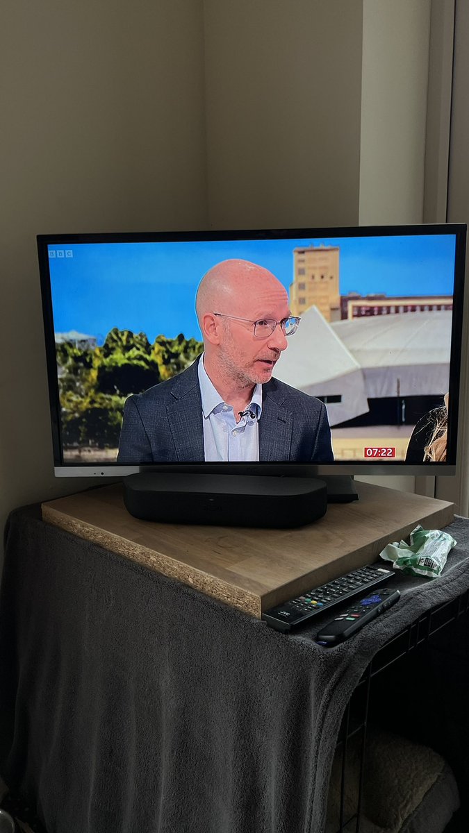ClaireWarner's tweet photo. @robmusic_ Look who’s on my telly box!! https://t.co/k5XHfsR1Qu
