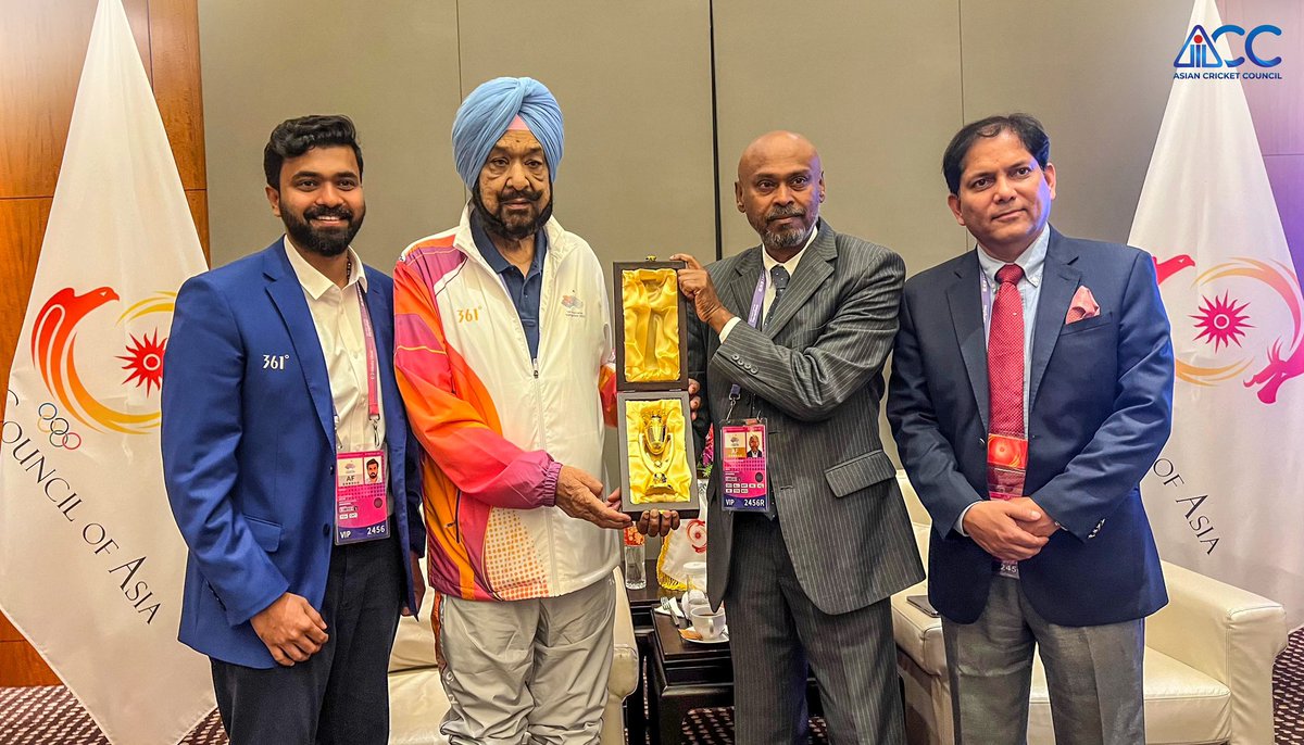 Our ACC officials, Mr. Mahinda Vallipuram and Mr. Prabhakaran Thanraj, had a meeting with Mr. Raja Randhir Singh, Acting President OCA and Mr. Vinod Tiwari. 

The focus of our discussions was to strengthen the already strong relationship between ACC and OCA! 

#AsianCricket