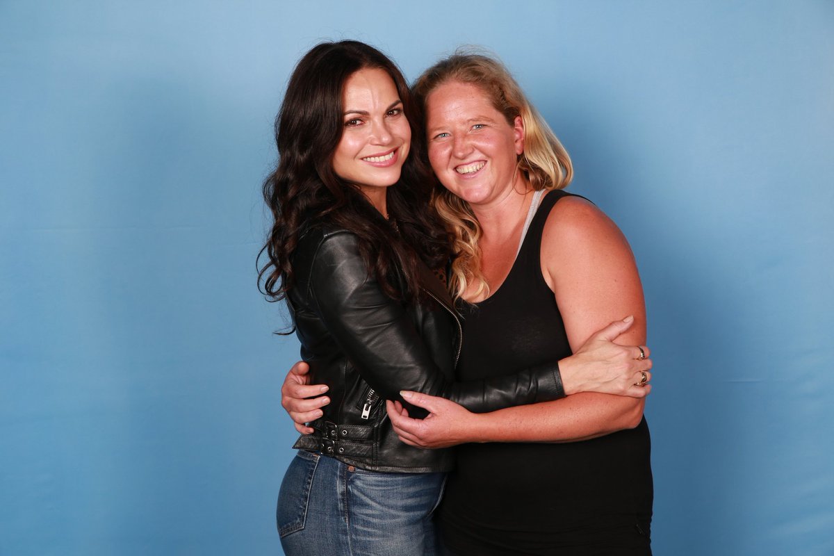 89LittleMonster's tweet photo. Thank you for an amazing weekend in Brussel @HComicConBE @LanaParrilla @bexmader  Time flies when you are having fun. It was nice to see you all again 💚💜💚💜 https://t.co/1UQXDHloO5