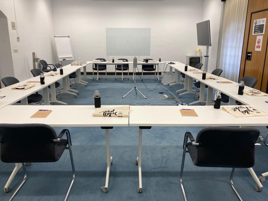 onaticommunity's tweet image. Everything ready to welcome students from Qatar, Bahrain, Spain, Italy, South Africa, Indonesia, USA, Belarus, Germany, Latvia..#IISL #UPV/EHU #Internationalmasterinsociologyoflaw #Oñaticommunity