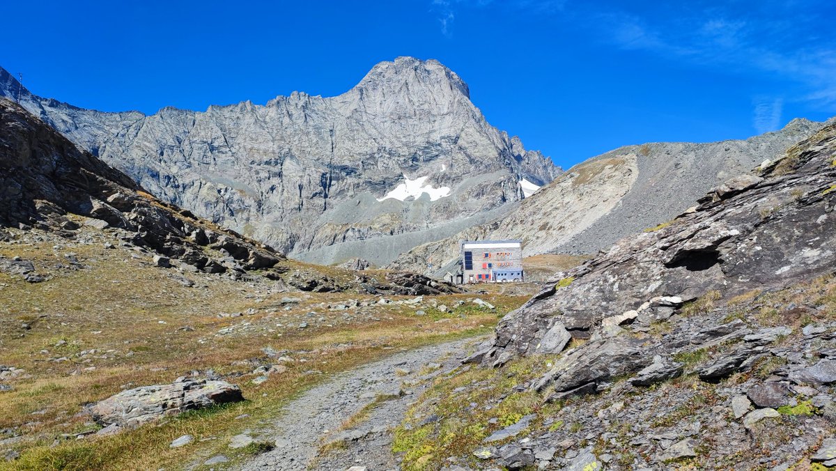 Alle 16.45 e alle 22.15 su RaiNews24 #FUTURO24 vi porterà nel bacino glaciale della Bessanese in Piemonte. Con gli esperti di @geoclimalp parleremo di cambiamenti climatici in alta montagna. Con <a href="/LoredanaPianta/">Loredana Pianta</a> parleremo anche di archeologia e ghiacciai