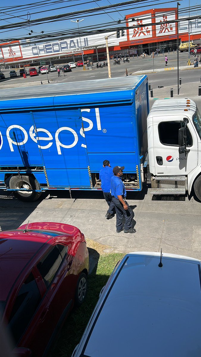 DanyaaOl's tweet photo. Le hablé al más joven de reparto de Pepsi y ya venía más que preparado 🥵 es lo bueno de tener una tienda alado de tu casa, así cazas a los hombres desde tu ventana https://t.co/c1jk9sGDSa