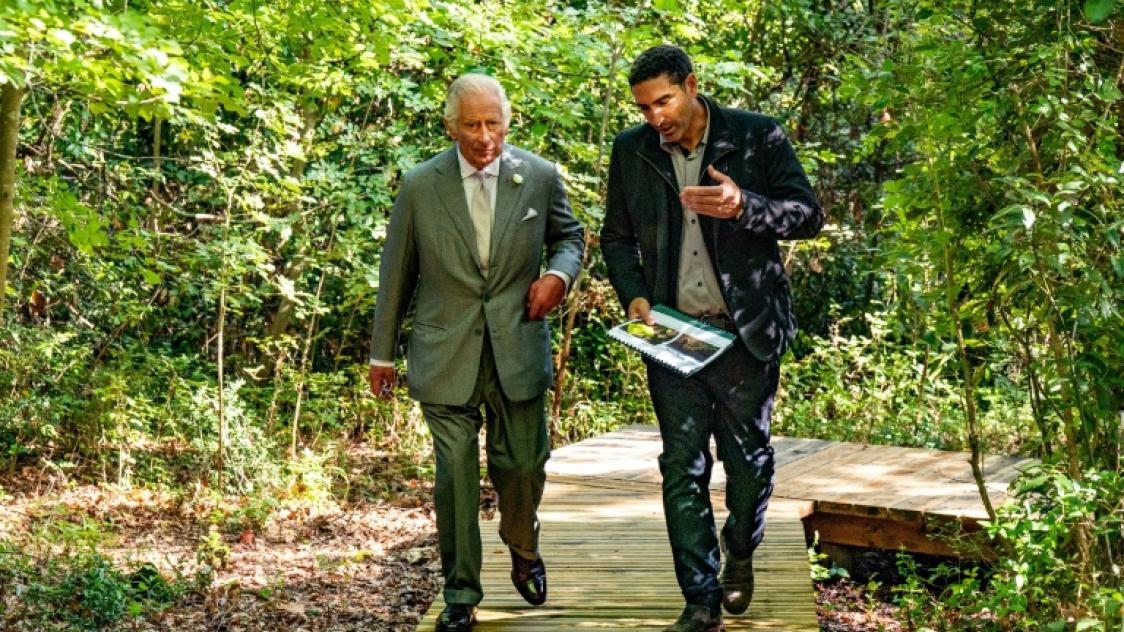 👏 Félicitations aux équipes @INRAE_BIOGECO , @SDelzon pour la visite de la <a href="/Forest_UB/">Forêt expérimentale de l'Université de Bordeaux</a> à Floirac avec le Roi d'Angleterre Charles III 🇬🇧
L'opportunité de valoriser les travaux menés en lien avec l'impact du changement #climatique sur nos forêts🌳
<a href="/univbordeaux/">Université de Bordeaux</a> 
<a href="/INRAE_NA_BDX/">INRAE Nouvelle-Aquitaine Bordeaux</a>