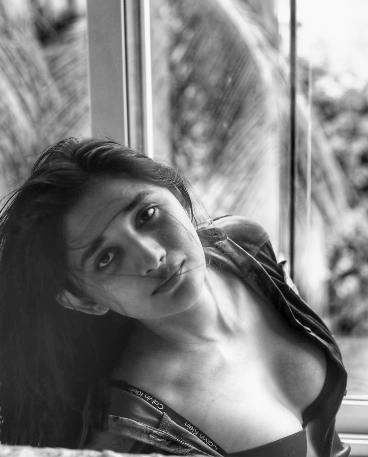 F62ll4NaYAAnHyJ?format=jpg&name=900x900