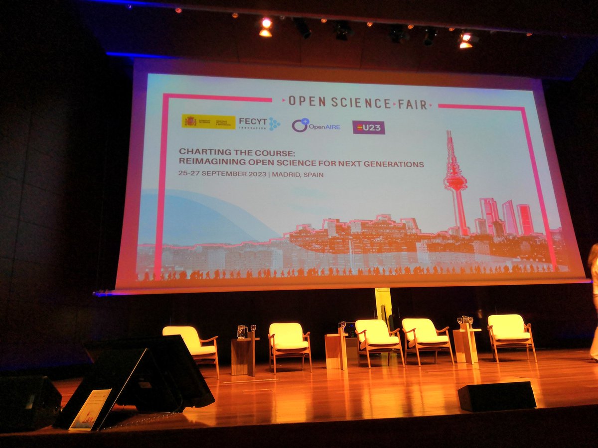 aureliaandres's tweet photo. Calentando motores para arrancar #OPENSCIENCEFAIR https://t.co/0VlfBvl9iZ