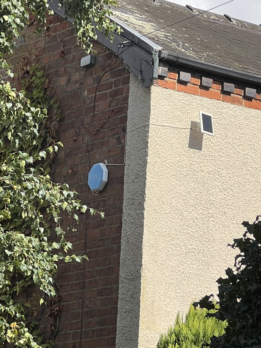 stone_security's tweet image. Welcome to episode one of “How to inform burglars that you don’t take your home security seriously”…. 

Don’t cut corners when it comes to protecting what matters to you - call us on 01773 302230 to discuss professionally installed security measures 👷🏼‍♂️