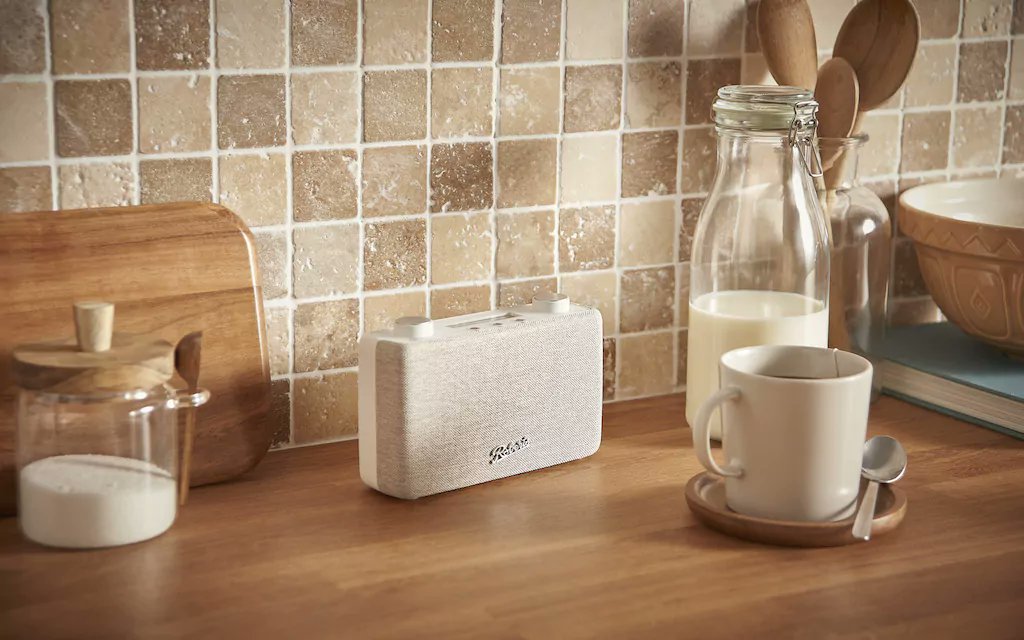 Roberts Radio presents the new portable radio Play 11. With this product, Roberts manages to combine a beautiful design, easy operation and great sound in an extremely compact housing.
lite-magazin.de/2023/09/robert…
#litemagazin <a href="/RobertsRadioUK/">Roberts</a> <a href="/RobertsRadioIE/">Roberts Radio IE</a>