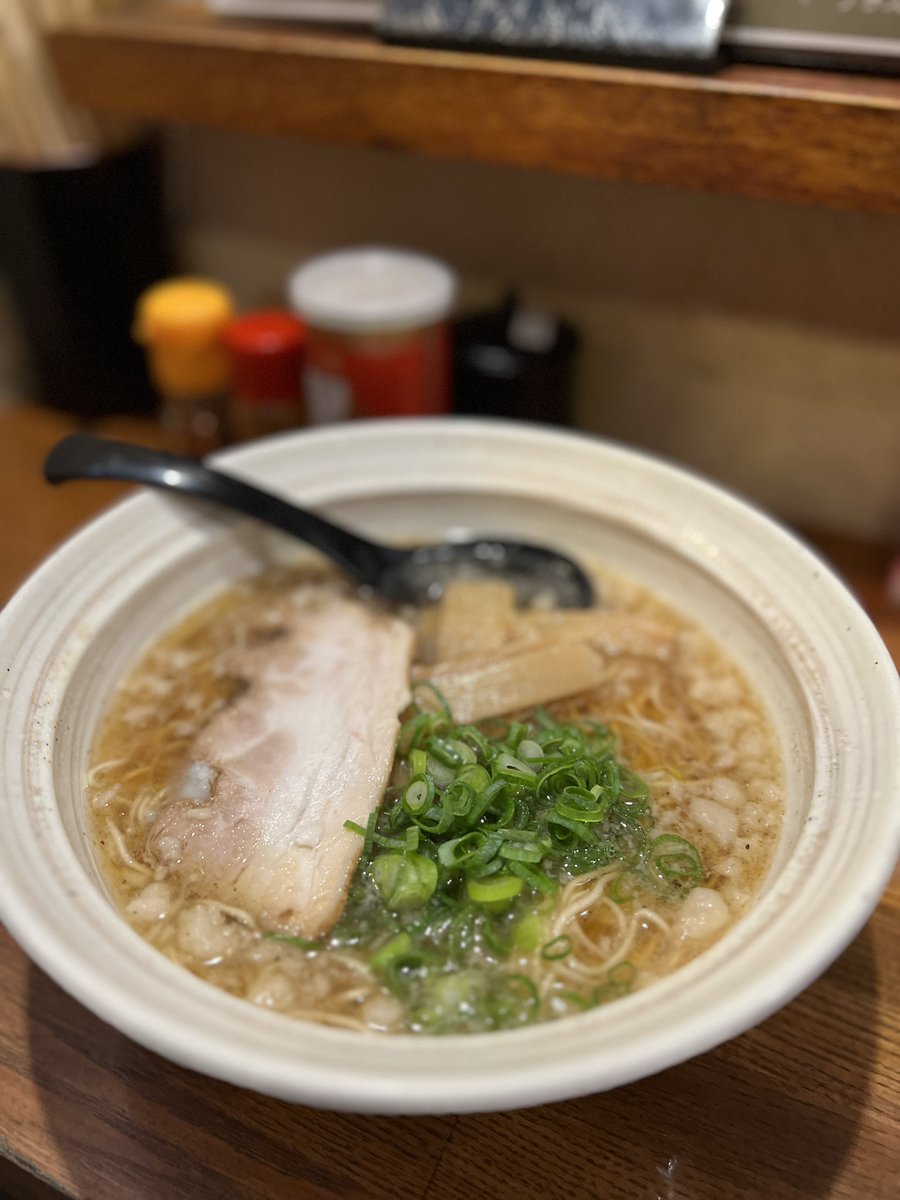emiquestworks's tweet photo. 休憩の合間に鯛出汁ラーメン🍜
めっちゃ出汁が効いてて美味しい😋

#鯛出汁 #ラーメン
#questworks #業務委託 #フリーランス https://t.co/h9LU29wr72