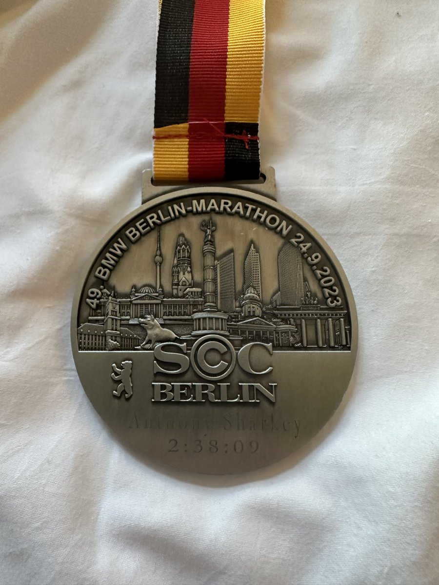 DrASharkey's tweet photo. I was expecting very little at @berlinmarathonE yesterday. A lot of more important difficulties at home took priority. There was very little marathon focused training and I went out at a pace which I felt sure I couldn’t maintain for the full distance. https://t.co/B1S5FTmpoQ