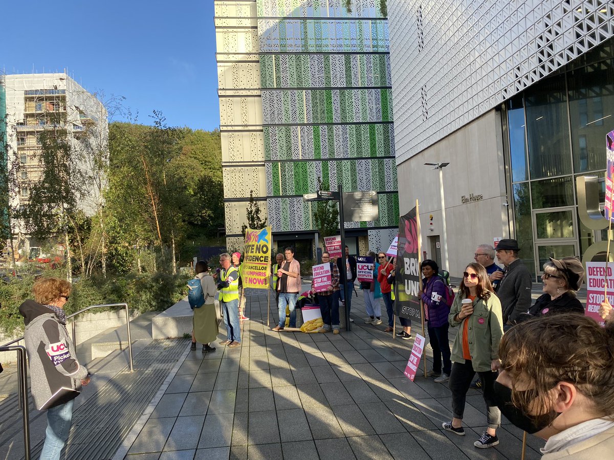 Picket line at Brighton university this morning #Brightonunistrike