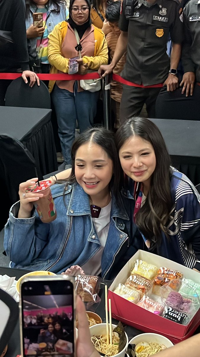 Fren!!!!
min fremilt masih meleleh sampe sekarang kalau inget kemarin mama ifung cobain thai tea nya Fremilt😭😭😭 #cipung