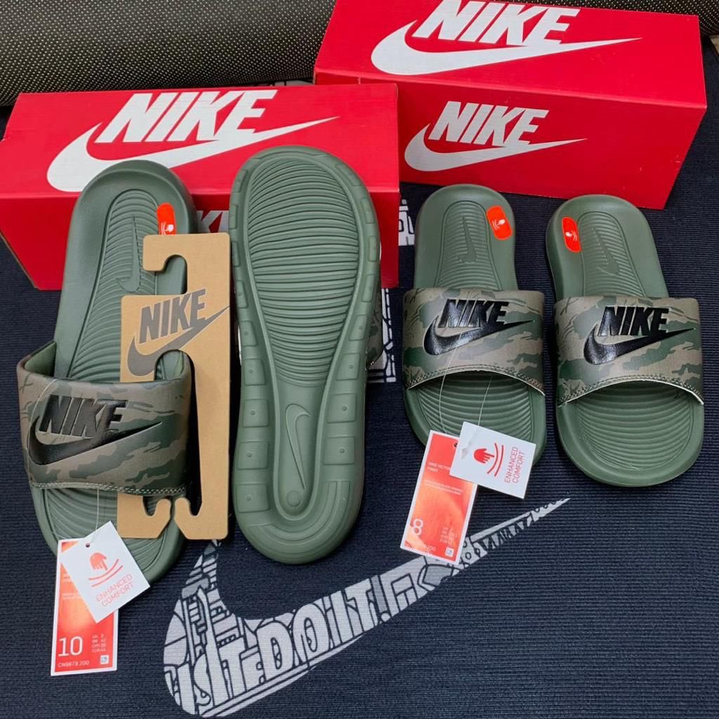 shezzzz_weird's tweet photo. I sell crocs and slides in diff colors and designs https://t.co/xW3v4QLIpX