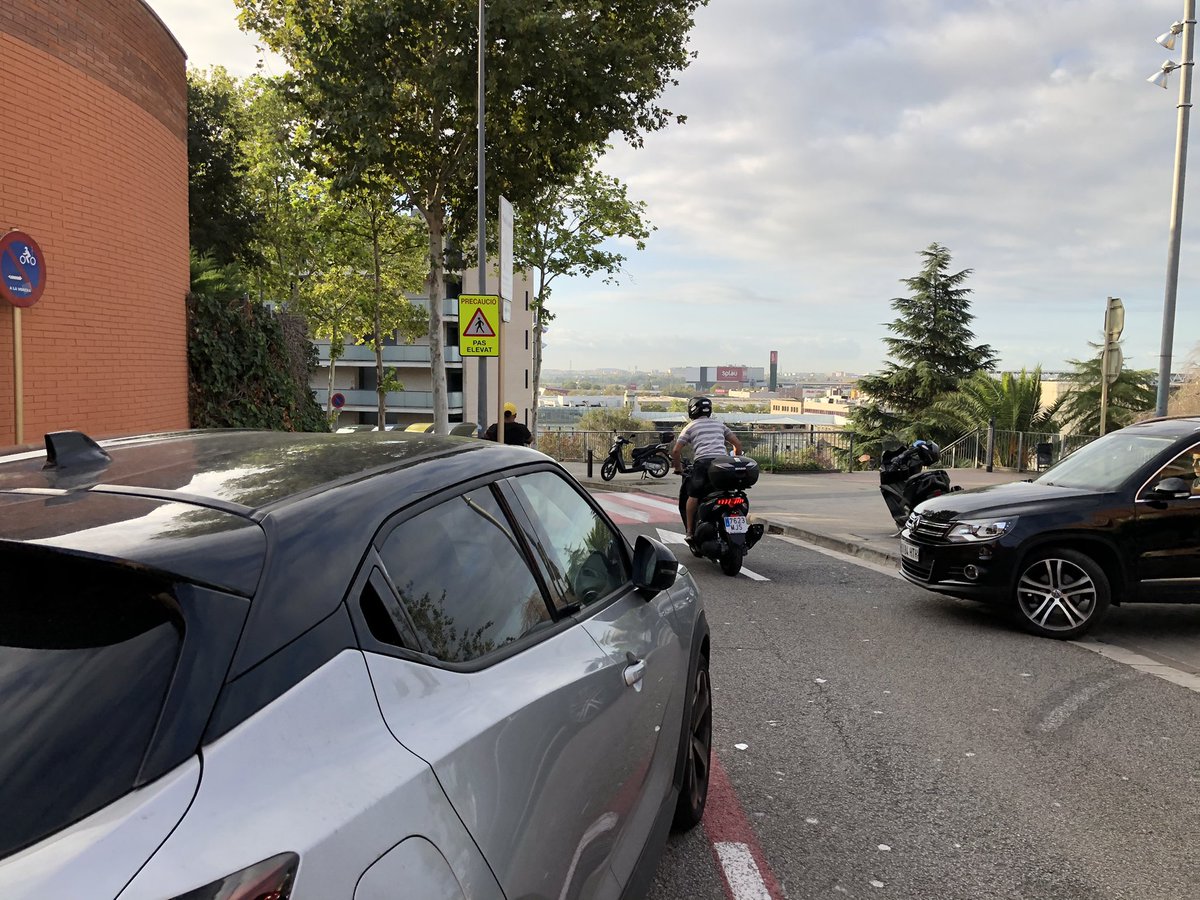 dirck digler (@dirckdigler) on Twitter photo Este señor con actitud temeraria conduciendo entre padres y niños a la hora de la entrada del colegio mediterránea. <a href="/cornella20/">cornella2.0</a> <a href="/EPcornella/">EL PERIÓDICO Cornellà</a> <a href="/guardiaurbana/">Guàrdia Urbana</a> Este señor con actitud temeraria conduciendo entre padres y niños a la hora de la entrada del colegio mediterránea. <a href="/cornella20/">cornella2.0</a> <a href="/EPcornella/">EL PERIÓDICO Cornellà</a> <a href="/guardiaurbana/">Guàrdia Urbana</a>