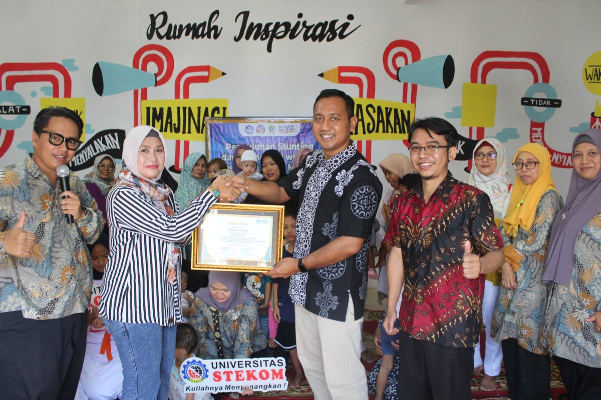 TriHMoko's tweet photo. Tim PKM Universitas STEKOM dan Universitas Ngudi Waluyo Gelar Pengabdian Masyarakat di Desa Tumpangkrasak Kab Kudus 

https://t.co/Gcc9RfDJ3d https://t.co/cLIOajCydt