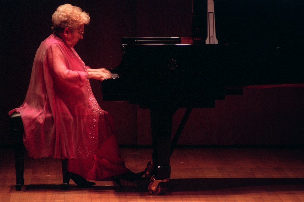 Almanacat Musical (@almanacat) on Twitter photo 25 de setembre de 2009: ens deixava la gran pianista i professora de piano Alícia de Larrocha i de la Calle.
Al llarg de més de 70 anys, va oferir prop de 4000 concerts a les sales més importants del món
aliciadelarrocha.com/ca
<a href="/Acad_Marshall/">Acadèmia Marshall</a>
<a href="/alicia_larrocha/">Alicia de Larrocha - oficial / official -</a>
<a href="/AliciaTorra1/">Alicia Torra de Larrocha</a> 25 de setembre de 2009: ens deixava la gran pianista i professora de piano Alícia de Larrocha i de la Calle.
Al llarg de més de 70 anys, va oferir prop de 4000 concerts a les sales més importants del món
aliciadelarrocha.com/ca
<a href="/Acad_Marshall/">Acadèmia Marshall</a>
<a href="/alicia_larrocha/">Alicia de Larrocha - oficial / official -</a>
<a href="/AliciaTorra1/">Alicia Torra de Larrocha</a>