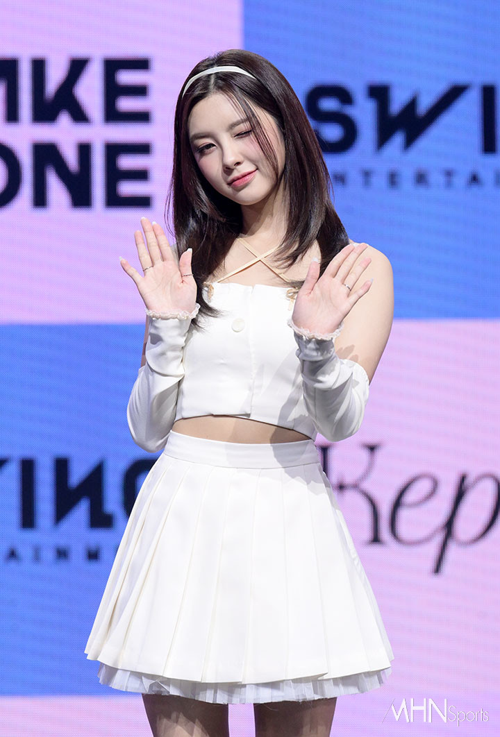dayeonfeed's tweet photo. [📸] 230925

#DAYEON at Magic Hour Media Showcase 

A LOOK AT DAYEON’S HEART 
#DAYEONxGALILEO
#MagicHour_With_Dayeon 
#김다연 #ダヨン #Kep1er #케플러 #ケプラー @official_kep1er https://t.co/wDnJiwdpMf