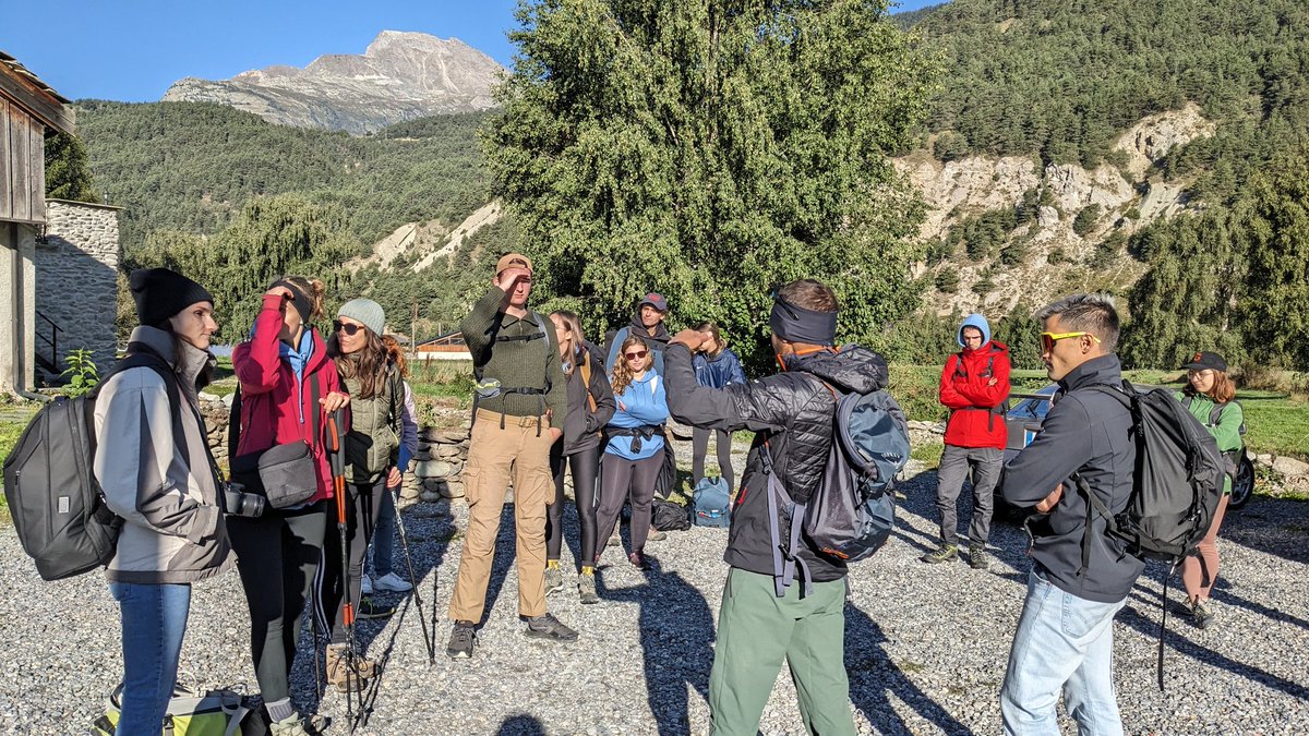 mchambru's tweet photo. 📍 Début du stage terrain #CROSCUSgre avec @LabexITTEM et @CcstMaster

⚒️ Baptiste Damevin, guide de haute-montagne nous emmène voir les affleurements de gypse sur les hauteurs de #Bramans et nous explique les raisons de l'opposition locale au projet de son extraction https://t.co/Xl4z5tuyjU