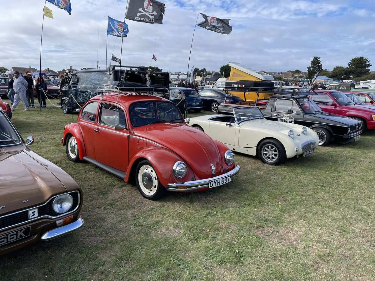 Great day at #OhSoRetro Cliftonville, Kent on Sunday

Bernie had his first day at a classic car show

#aircooled
#vw
#classic