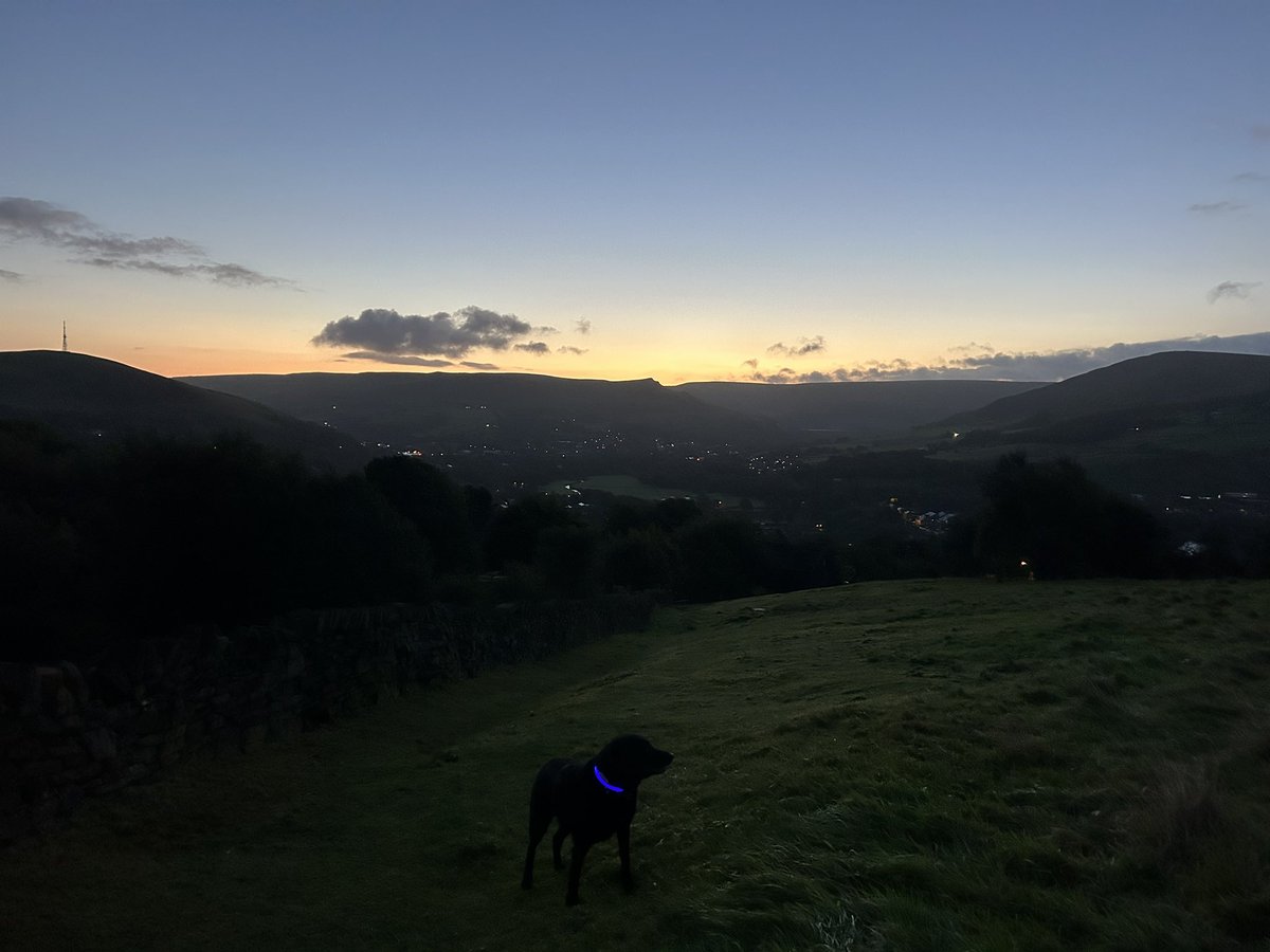 andyb066's tweet photo. Good morning. 2.5 mile beastie boy walk for @BipolarUK #poletopolechallenge to start the day and week. @runningpunks #runningpunk #walkingpunk #runningpunks #sunrise https://t.co/q3vOaXLdE7
