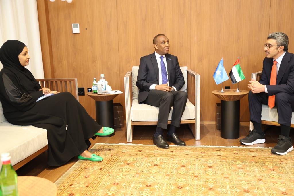 KhadijaMakhzumi's tweet photo. خلال الدورة ال 78 للجمعية العامة للأمم المتحدة  كان لي الشرف في المشاركة في المباحثات بين رئيس الوزراء معالي @HamzaAbdiBarre ومعالي سمو الشيخ عبد الله بن زايد آل نهيان  وزير خارجية دولة #الإمارات العربية المتحدة حيث تركز اللقاء على الحدث المرتقب #COP28 ومشاركة #الصومال فيه بالإضافة الى توثيق العلاقات الأخوية بين بلدينا الشقيقين.