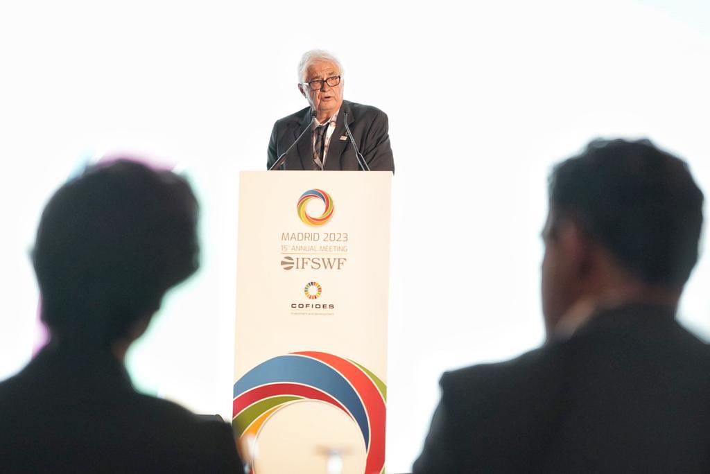 Comienza la reunión anual del foro internacional de fondos soberanos <a href="/IFSWF/">IFSWF</a> en Madrid con la intervención del presidente de #COFIDES, José Luis Curbelo, dando la bienvenida a los participantes, a los que ha deseado fructíferos debates y reflexiones