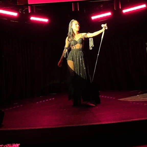 My show "Citizen of the world" opened last night onboard the Norwegian Epic.
Chuffed 💗
#singer #performance