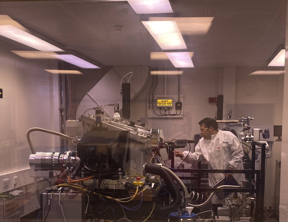 <a href="/DiamondLightSou/">Diamond Light Source</a> <a href="/CarnegiePlanets/">Carnegie Earth & Planets Laboratory</a> <a href="/GFZ_Interfacies/">Interface Geochemistry - GFZ</a> <a href="/GFZ_Potsdam/">GFZ</a> <a href="/LuisCol8/">Luis Carlos Colocho</a> And final data crunching by Steelue  and sample removal <a href="/LuisCol8/">Luis Carlos Colocho</a> and we are off - happy 😃