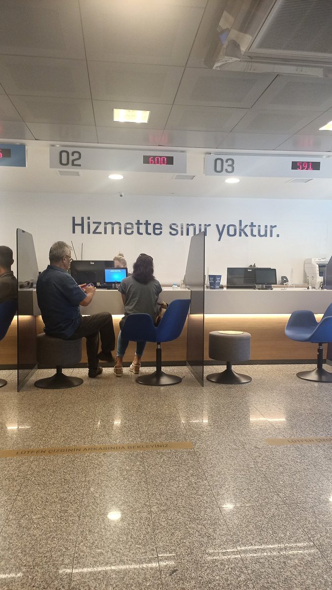 ottomankurt's tweet photo. Duvara yazmakla olmuyor @YapiKredi bunu Masko şube personelimize de öğretin bence. Bir imza atmak için ağaç olduk. https://t.co/RVpU5FHYiV