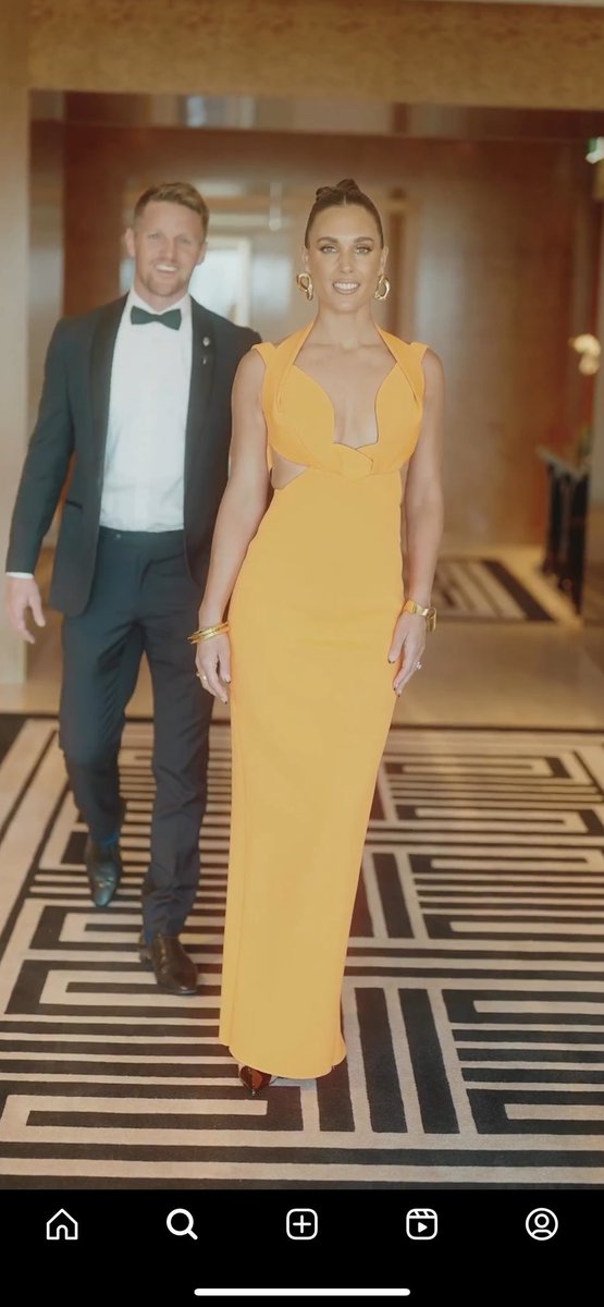 She knows how to slay the Brownlow Medal carpet - #brownlowmedal