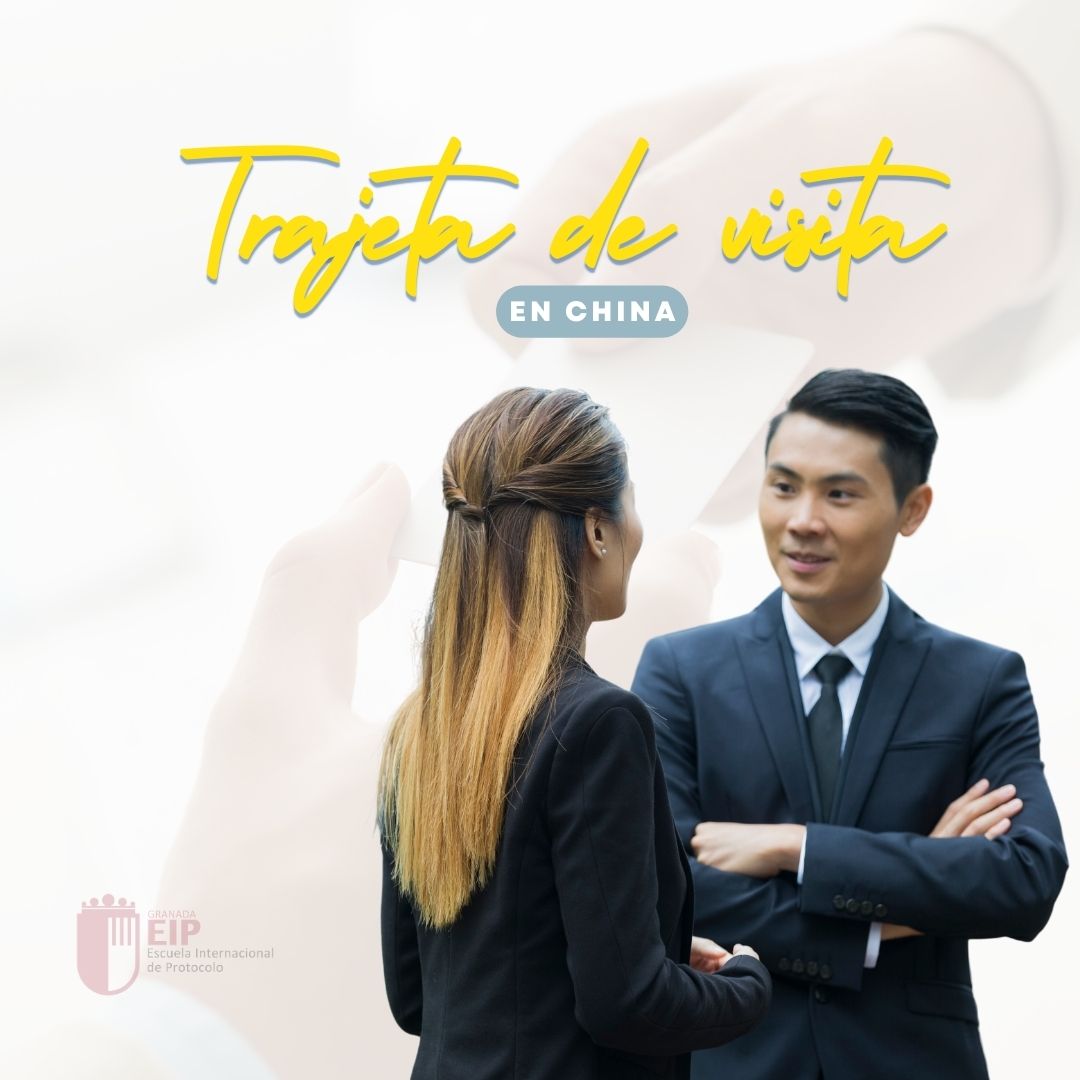 💼 Lunes Creativo: La Tarjeta de Visita en China
Entregar una tarjeta de visita en China es un ritual. Debes ofrecerla con ambas manos y la persona que la recibe debe tomarla de la misma manera. ¡Es una señal de respeto! #LunesCreativo #ProtocoloNegocios