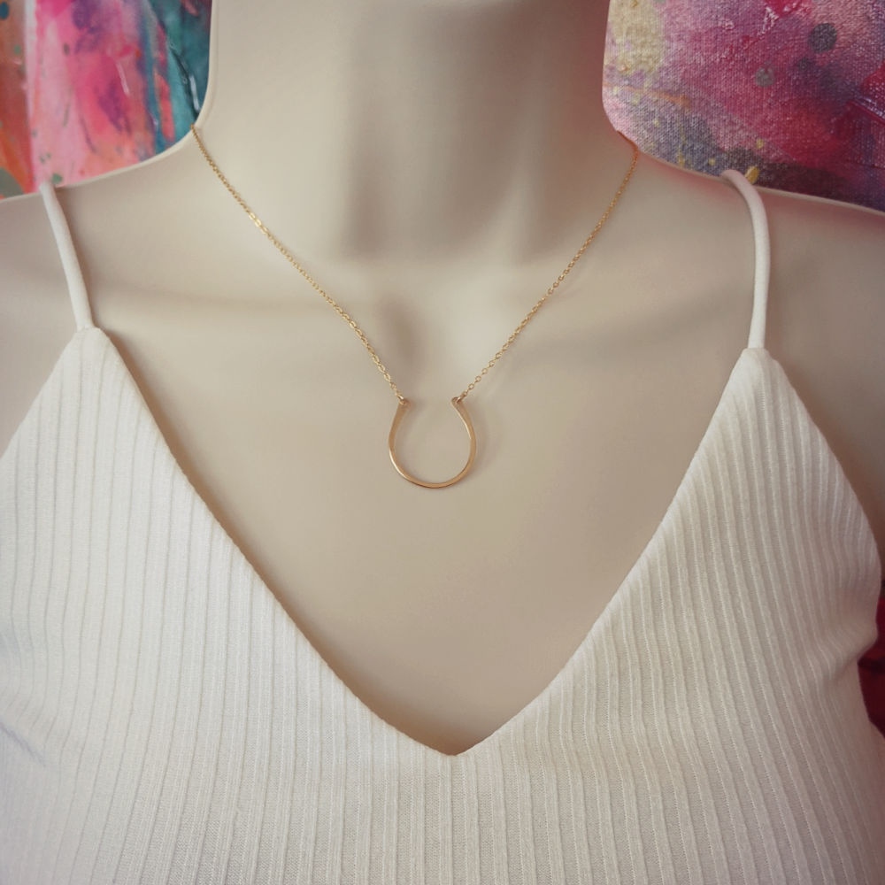 beatrixbell's tweet image. This minimalist necklace is perfect for making a subtle statement - so whether you choose silver or gold, you can look oh so sleek! Click the link in our bio to find out how to get your hands on one. #subtlestatement #minimalistjewelry #jewelrystyle