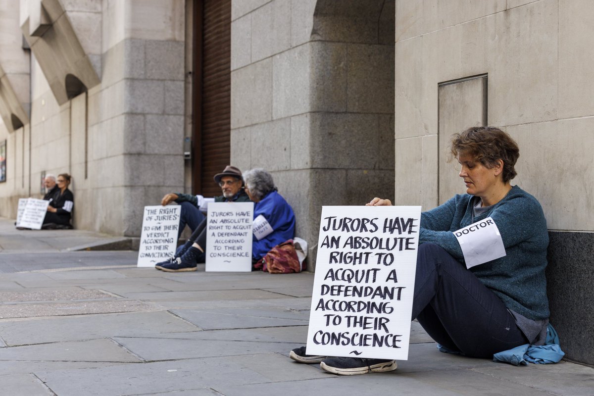 🚨 BREAKING: 252 Ordinary People Risk Prison by Holding Signs Outside Crown Courts

🪧 This morning, 252 people sat outside 25 crown courts across the country, replicating Trudi Warner’s action outside Inner London Crown Court on 27 March as part of the Defend Our Juries campaign